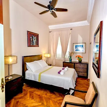 Large Three Bedroom, Center Of Old Town Дубровник