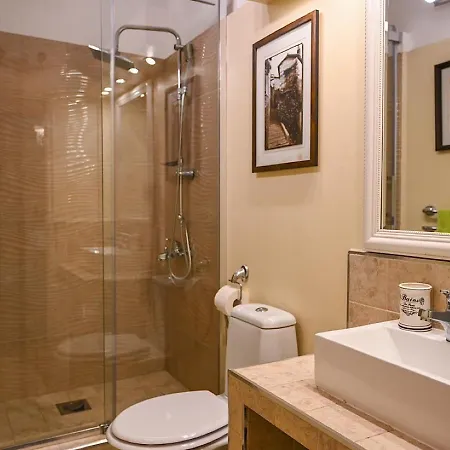 Large Three Bedroom, Center Of Old Town Апартаменты *