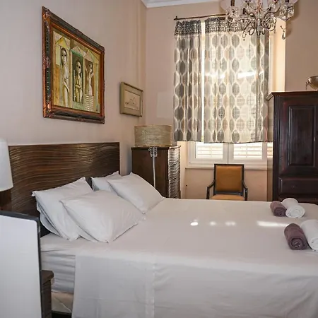 Large Three Bedroom, Center Of Old Town