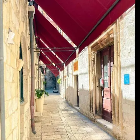 Large Three Bedroom, Center Of Old Town