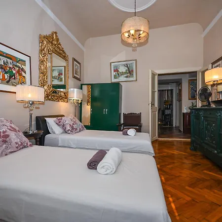 Apartment Large Three Bedroom, Center Of Old Town *