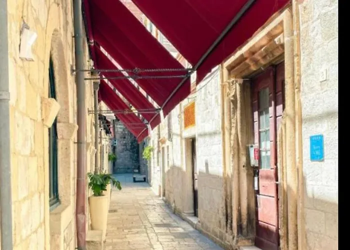 Large Three Bedroom, Center Of Old Town