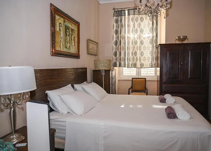 Large Three Bedroom, Center Of Old Town
